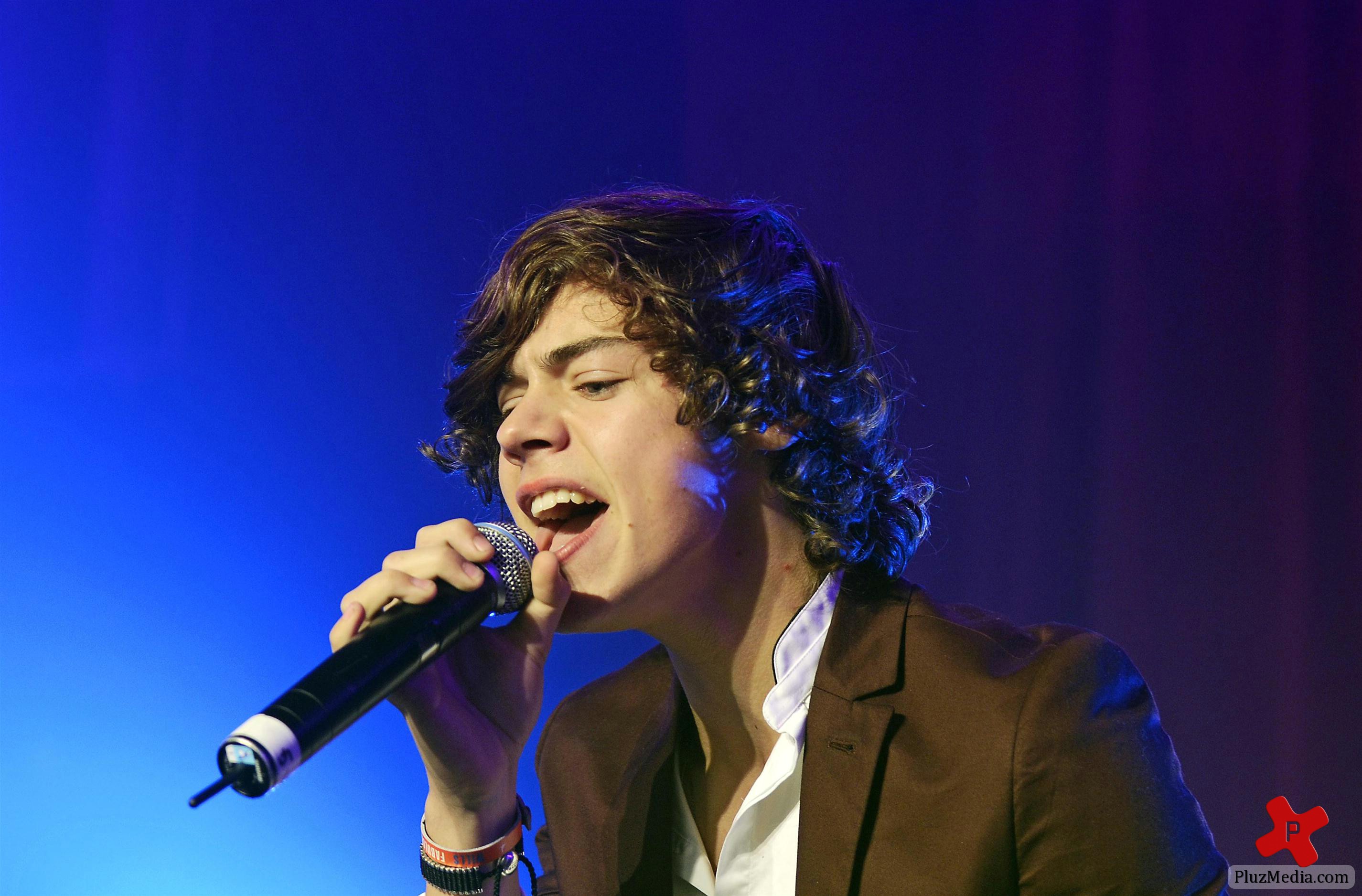 One Direction perform live at G-A-Y nightclub photos | Picture 80778